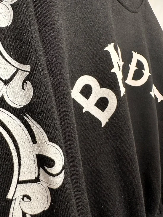 STREETWEAR SOCIETY | Baddie Gothic Cropped Graphic Sweatshirt - Picture 3 of 5